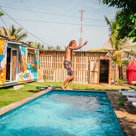 Green Belly Surf Hostel El Paredón Buena Vista Екстериор снимка