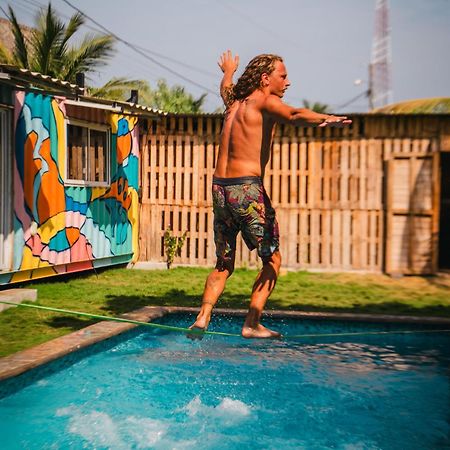 Green Belly Surf Hostel El Paredón Buena Vista Екстериор снимка