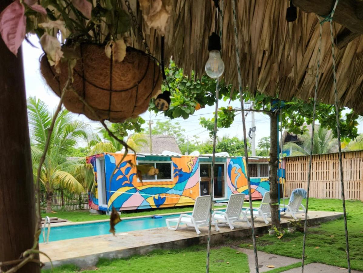 Green Belly Surf Hostel El Paredón Buena Vista Екстериор снимка
