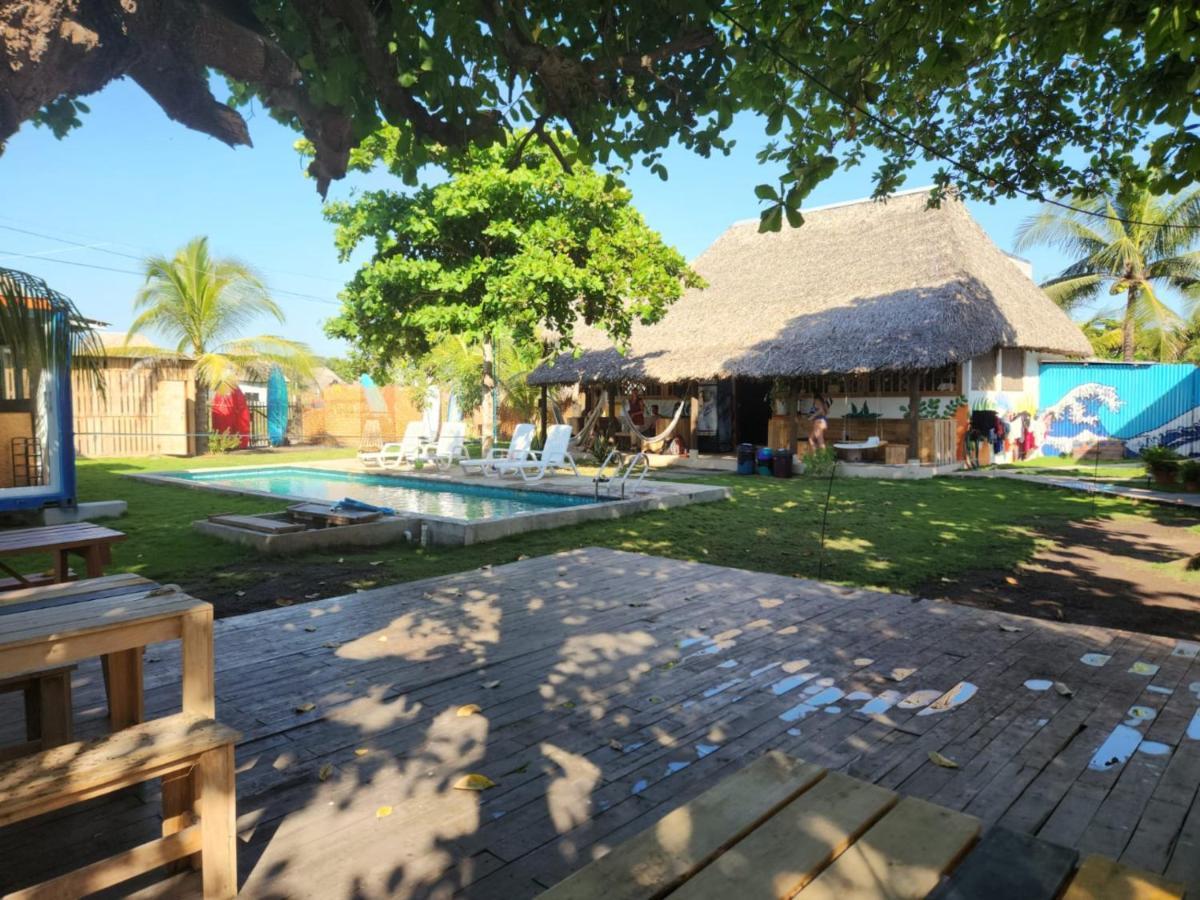 Green Belly Surf Hostel El Paredón Buena Vista Екстериор снимка
